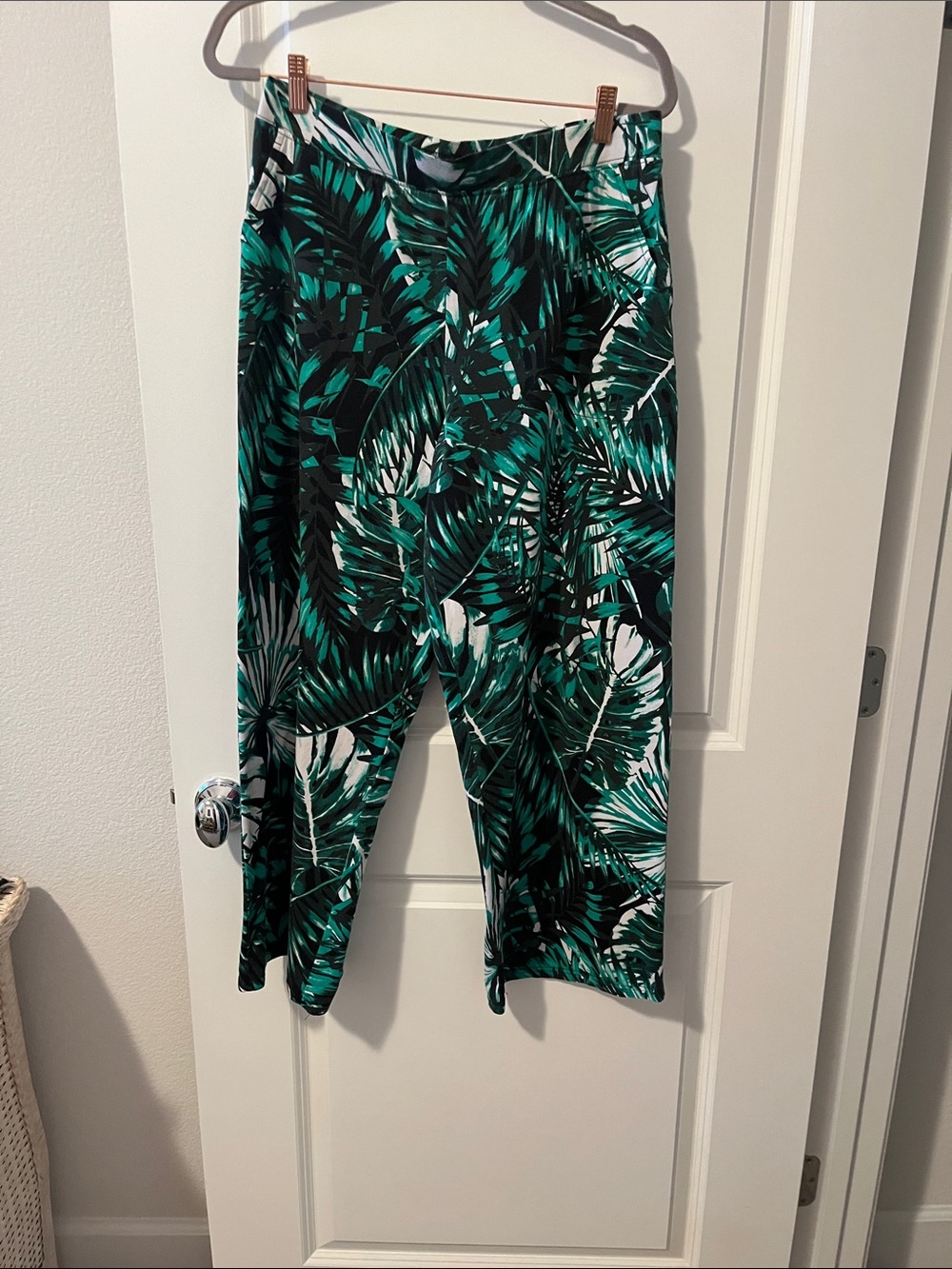 Denim&Co Green and White Tropical Leaf Wide Leg Pants